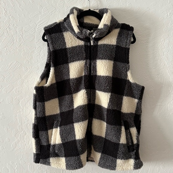 Maurices Jackets & Blazers - Maurices Women Cozy Sherpa Vest Pockets Sz Large Black/Cream Plaid‎ Warm Zip NWT